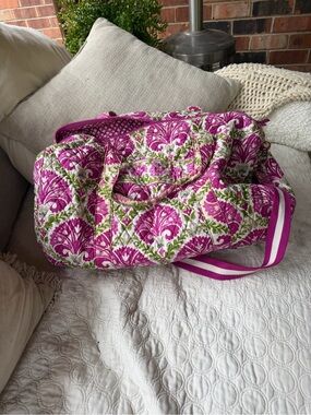 Vera Bradley weekender bag with shoulder strap in Juliet Tulip pattern with pink